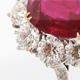 Bague haute joaillerie sertie d'un rubis