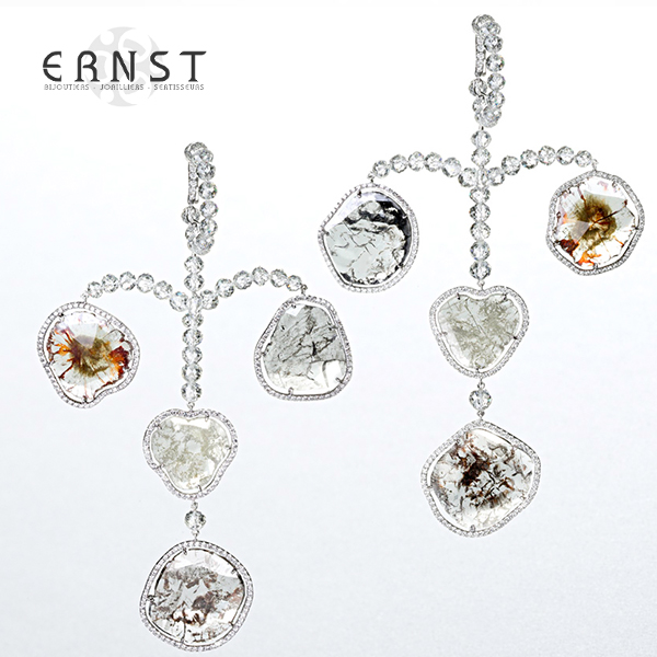 Boucles d'oreilles joaillerie contemporaine sur fil en titane